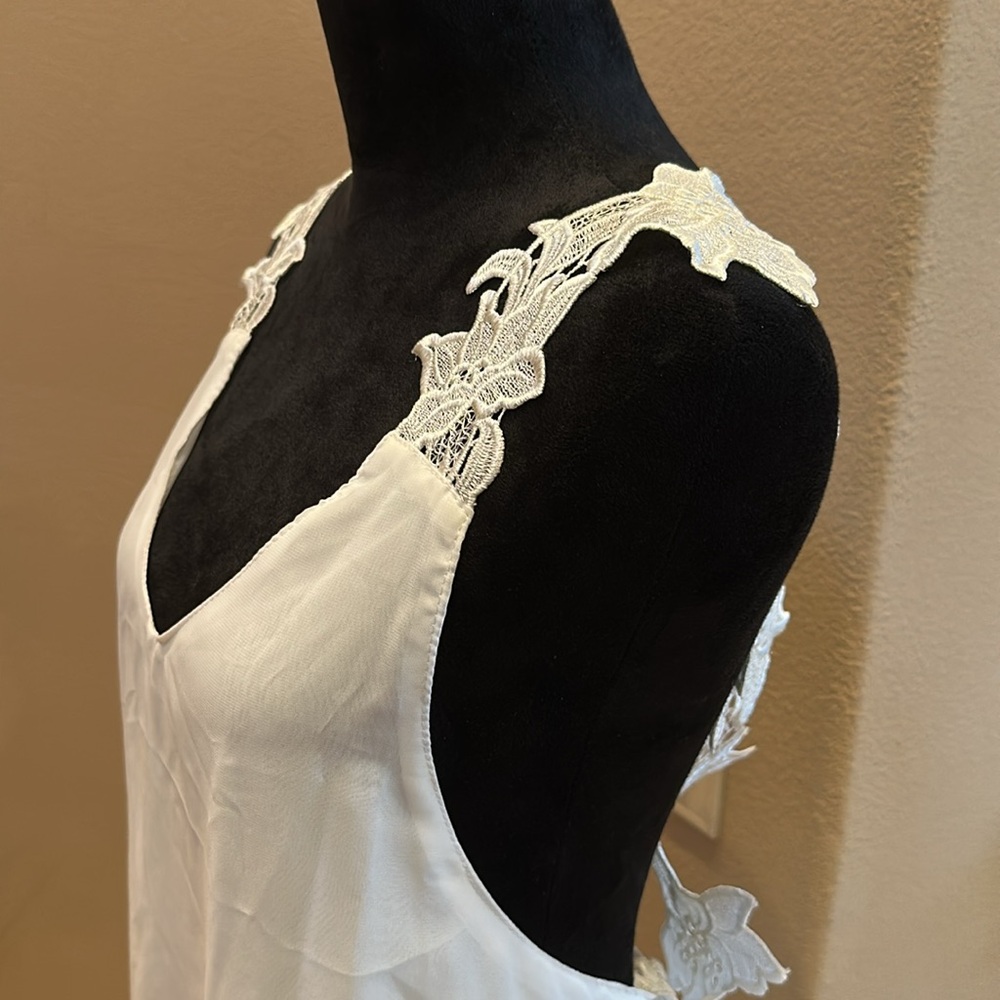 Spring or Summer Hot Style White Backless Lace Sleeveless Dress - Picture 6 of 12
